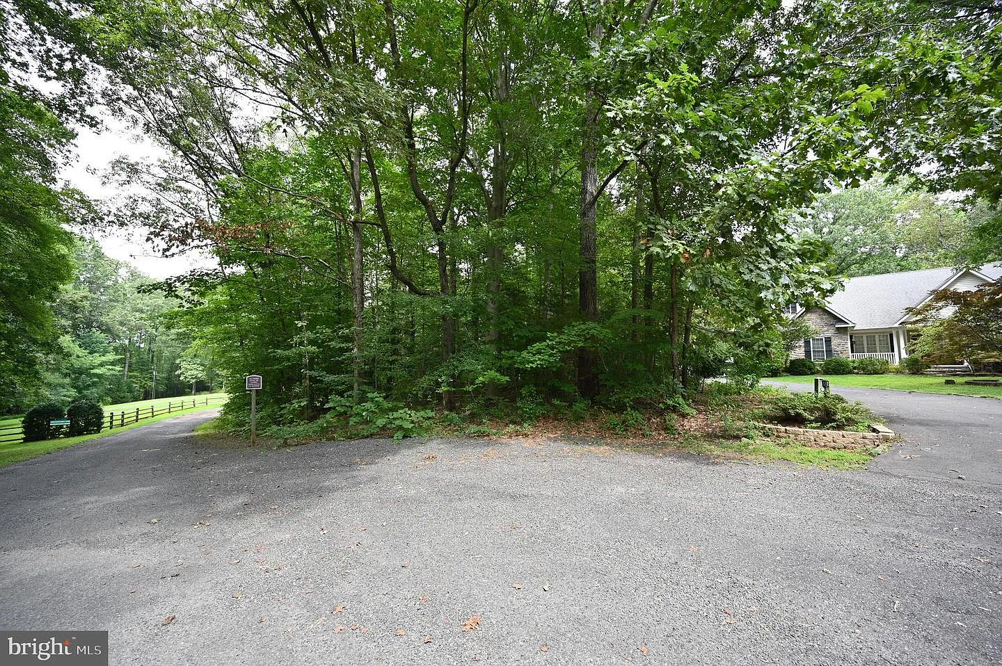 110 Cloverhill Ct photo 1