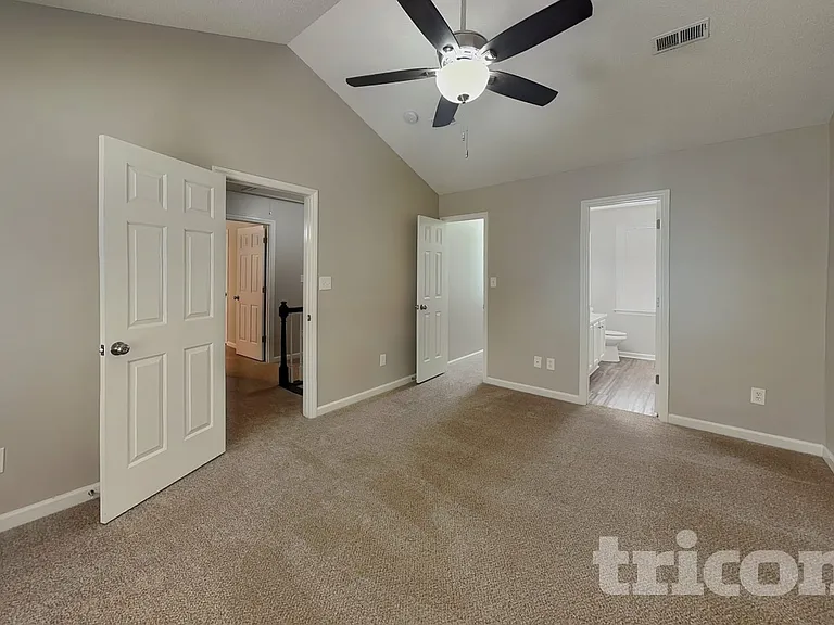104 Roundtree Ct — Photo 7
