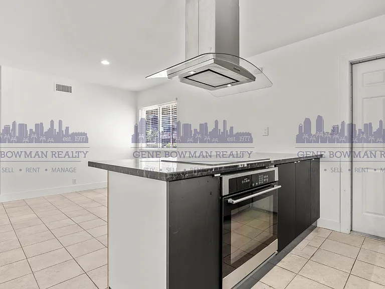2409 Fleetwood St — Photo 10
