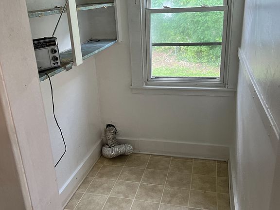 2nd image of 80 Morris St #1