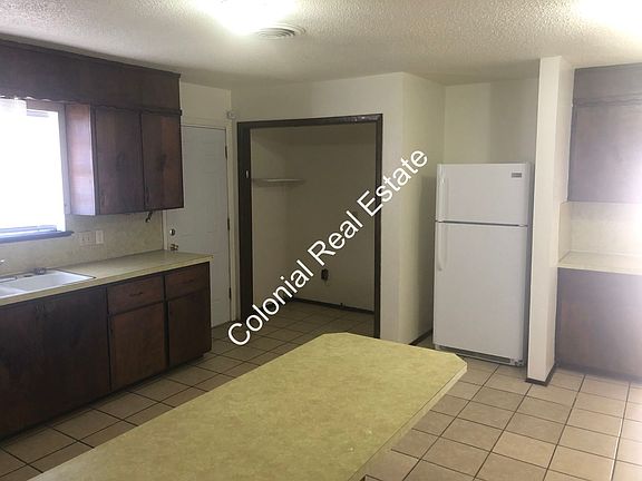 5th image of 900 Axtell St