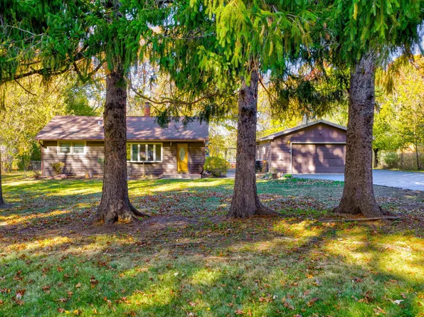 13310 W Greenview Dr, Wadsworth, IL 60083