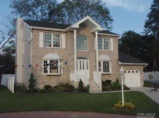 2943 Oceanside Rd, Oceanside, NY 11572