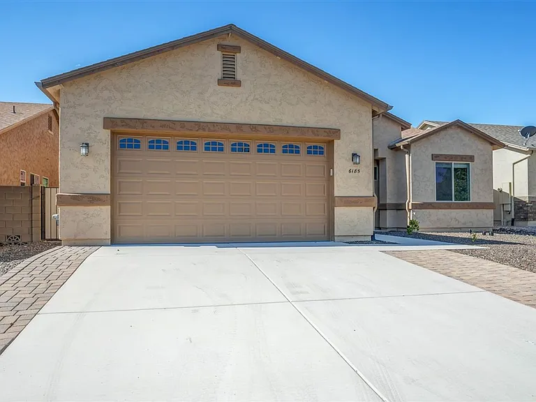 6185 E Beecher Loop — Photo 1