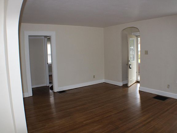 5th image of 1303 E Castle Ave