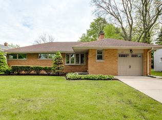 1105 W Pendleton Pl, Mount Prospect, IL 60056