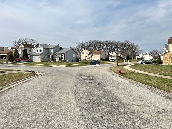 4th image of 922 Laura Ln