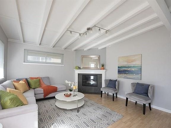 4th image of 587 Balsam Ave