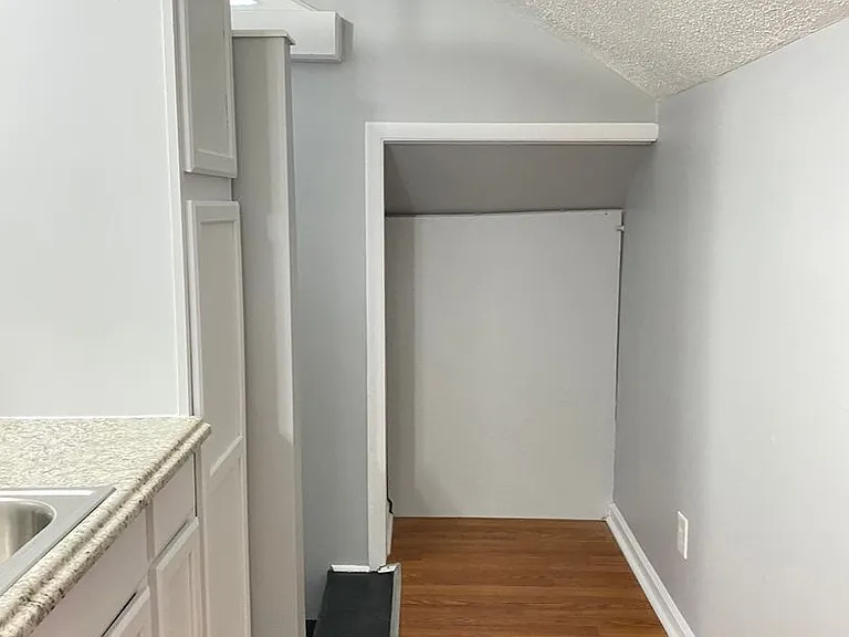 445 Greenwood Ave — Photo 5