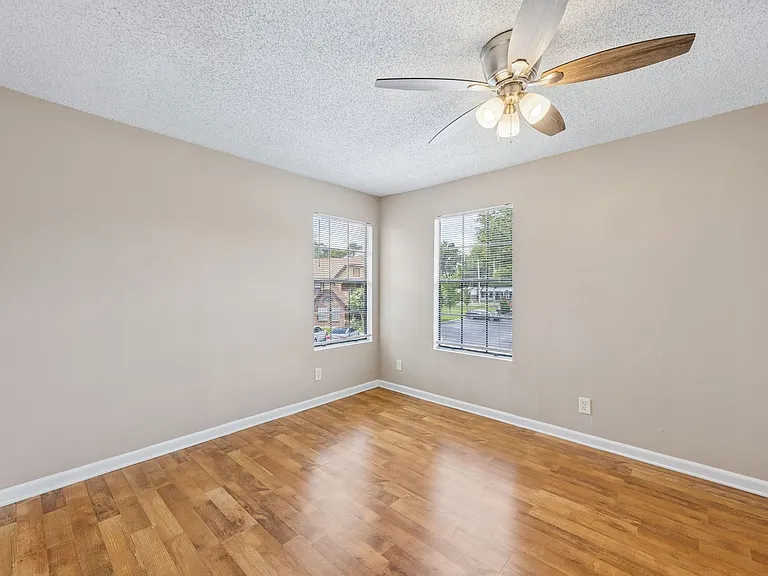 380 Lakepointe Dr #201 — Photo 17