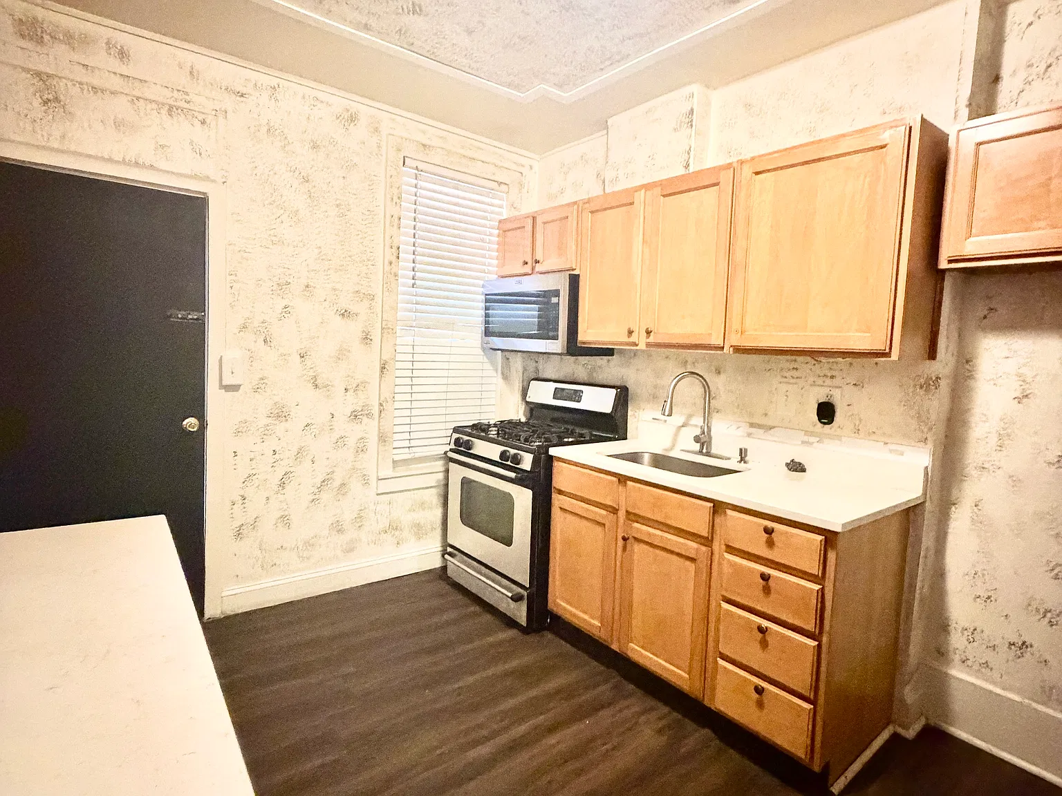 2 bed, 850 sqft, $1,050 — Photo 3