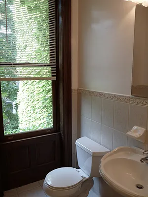 Rented by Perry Associates NYC Inc | media 38