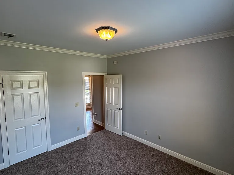 717 Greenbriar Dr — Photo 15