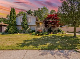 19394 Ingram Dr, Clinton Township, MI 48038