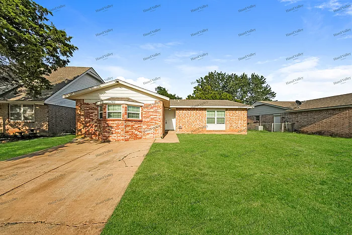 912 Craig Dr — Photo 1