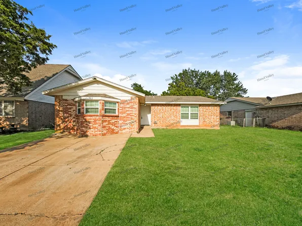 912 Craig Dr, Moore, OK 73160