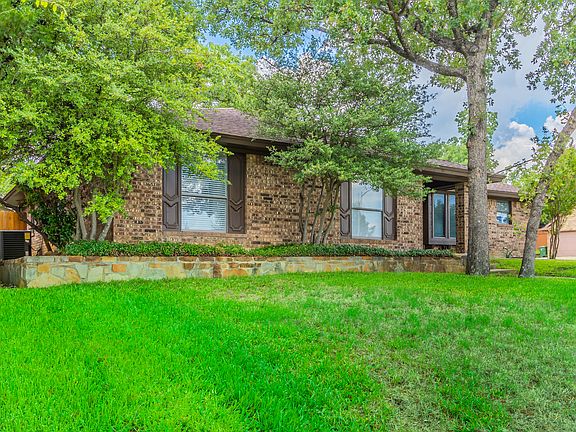 3rd image of 4908 Shady Springs Dr