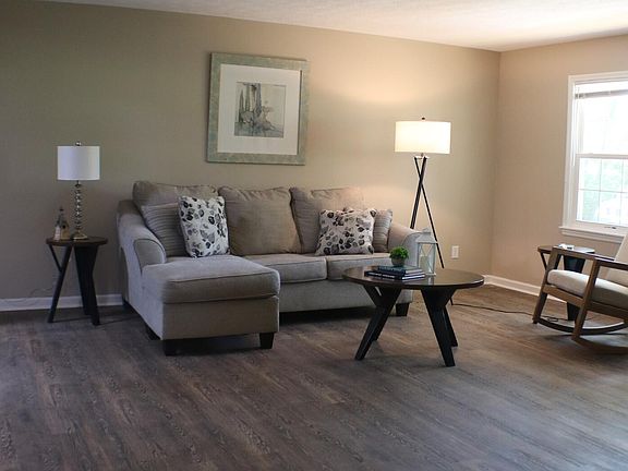 3rd image of 687 Iris Dr #689