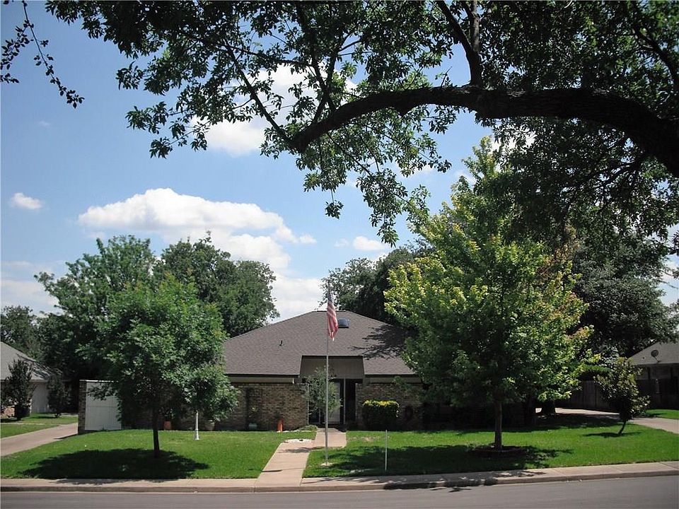 1st image of 610 Villa Creek Dr