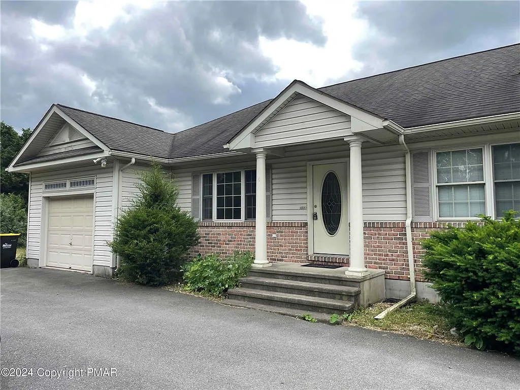 2 bed, 1.0 bath, 2304 sqft, $2,000 — Photo 1
