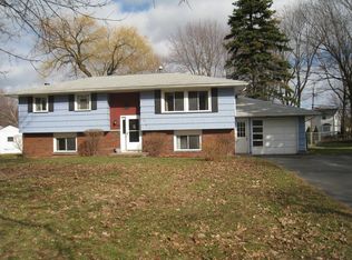 30 Barbara Ln, Rochester, NY 14626