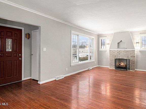 4th image of 4705 W Bancroft St