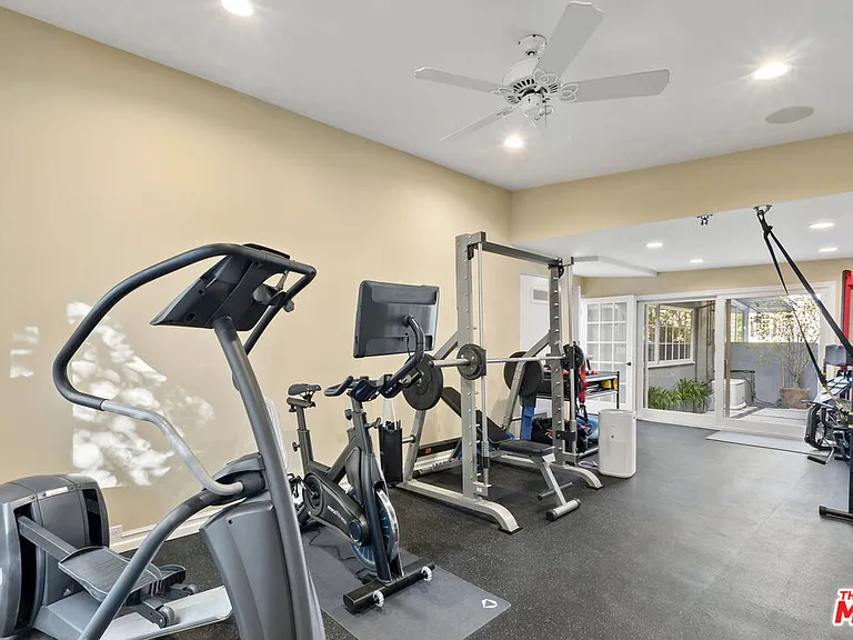 1233 Corsica Dr — Photo 10