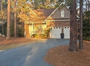105 Glasgow Cir, Southern Pines, NC 28387
