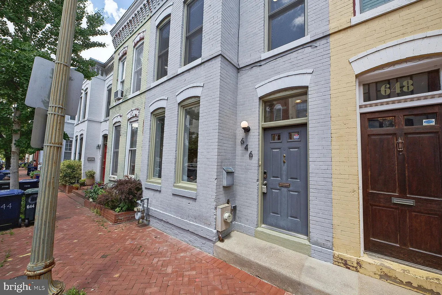646 Acker Pl NE photo 1