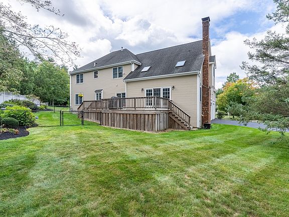 3rd image of 16 Ridgeview Ln