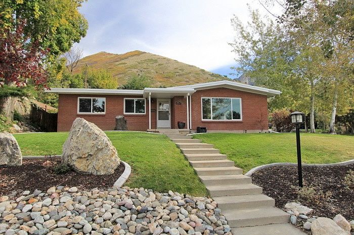 1st image of 3571 S Fleetwood Dr