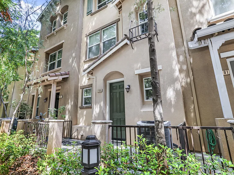 2189 Beech Cir #1 — Photo 1