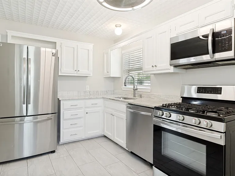 11524 Strand St — Photo 10