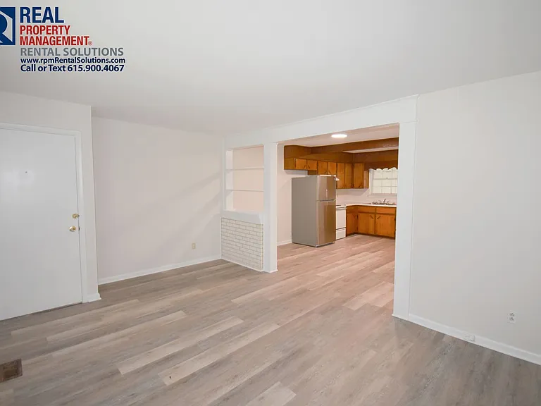1513 Lakeshore Dr — Photo 2