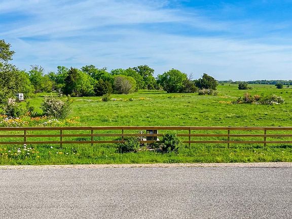 4th image of 14 Round Top Rd