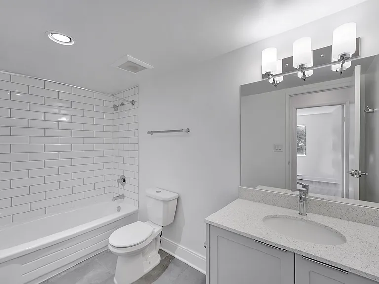4026 Quadra St — Photo 17
