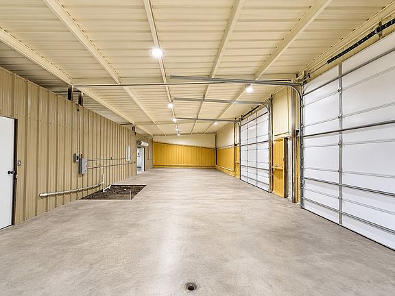 3rd image of 4109 N Parkdale Ln #1