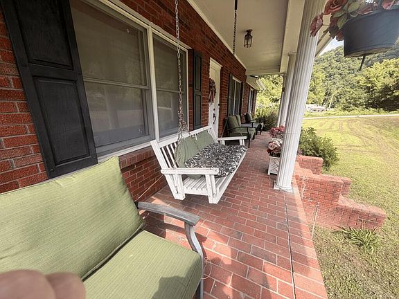 3rd image of 62 Creekside Dr