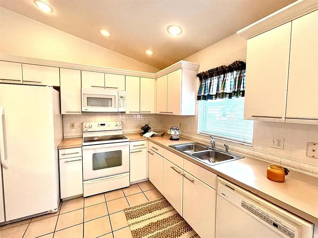 3 bed, 2.0 bath, 1564 sqft, $2,750 — Photo 3