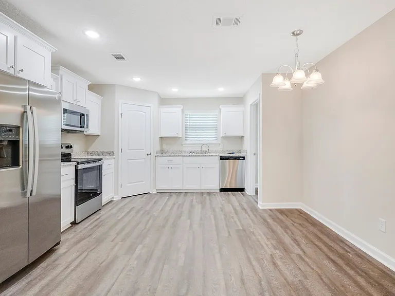 561 Church Cir — Photo 7