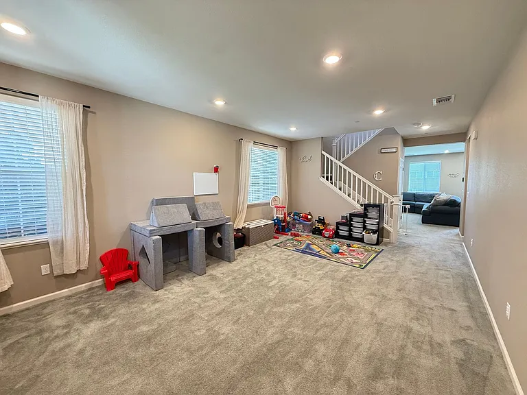 756 Mojave Way — Photo 2