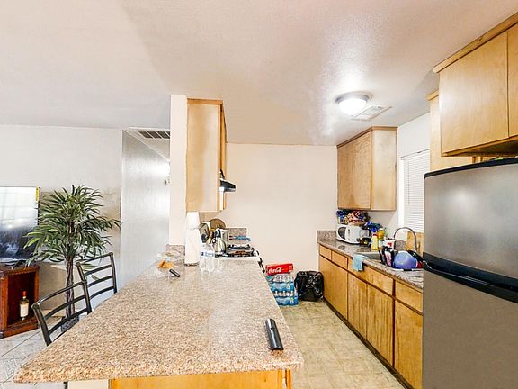 4th image of 622 E Sequoia Ave