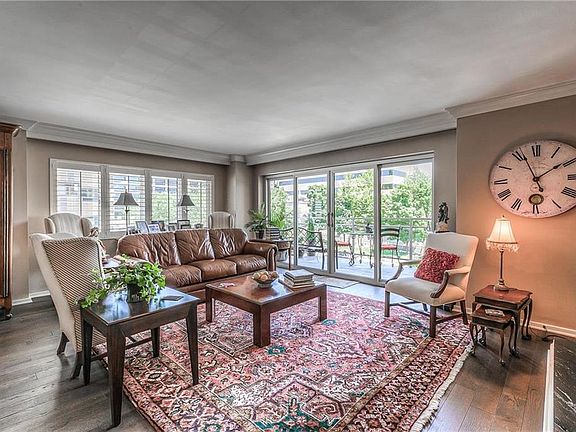2nd image of 4740 Roanoke Pkwy #301-unit 3