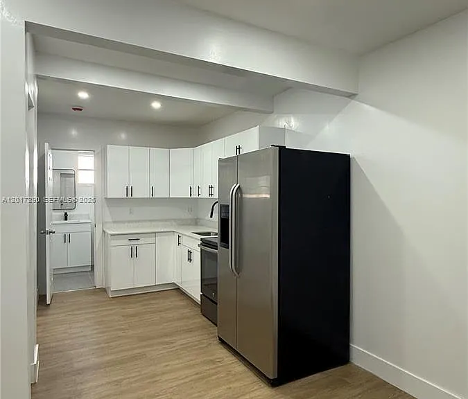 211 SW 10th Ave #2 — Photo 1
