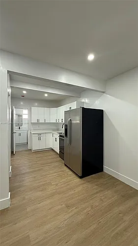 211 SW 10th Ave Photo 1
