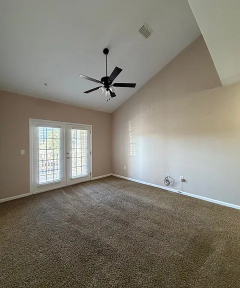Pinnacle Pointe Apartments — Photo 40