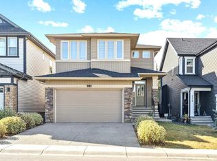 383 E Evansglen Dr NW, Calgary, AB T3P 0X7