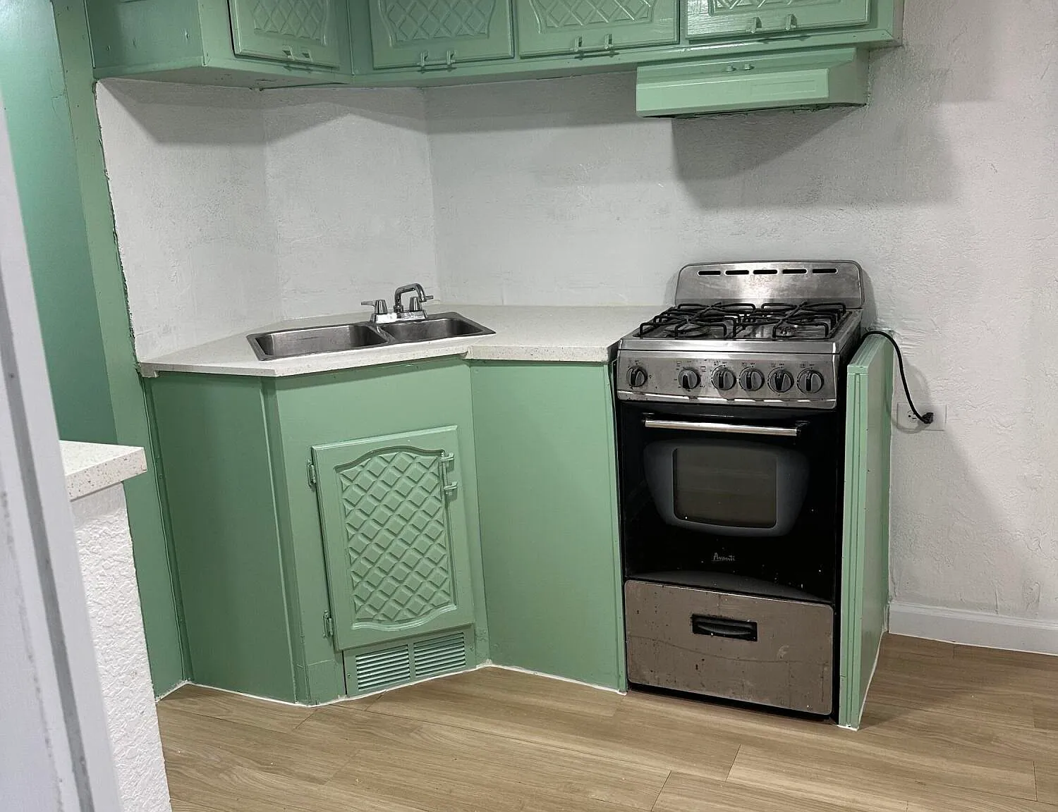 2 bed, 1.0 bath, 650 sqft, $1,300 — Photo 3