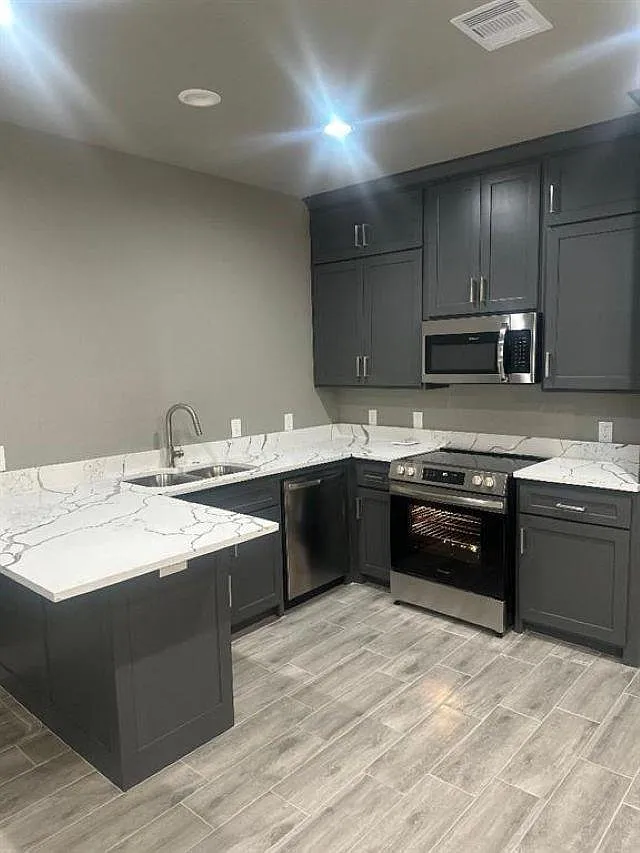 3 bed, 2.5 bath, 1500 sqft, $1,850 — Photo 3