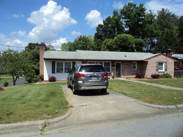 1st image of 373 Cedarbrook Dr